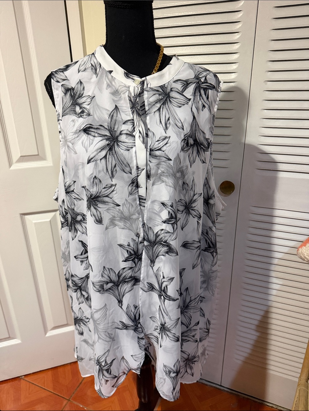 Sleeveless White Floral Print dress